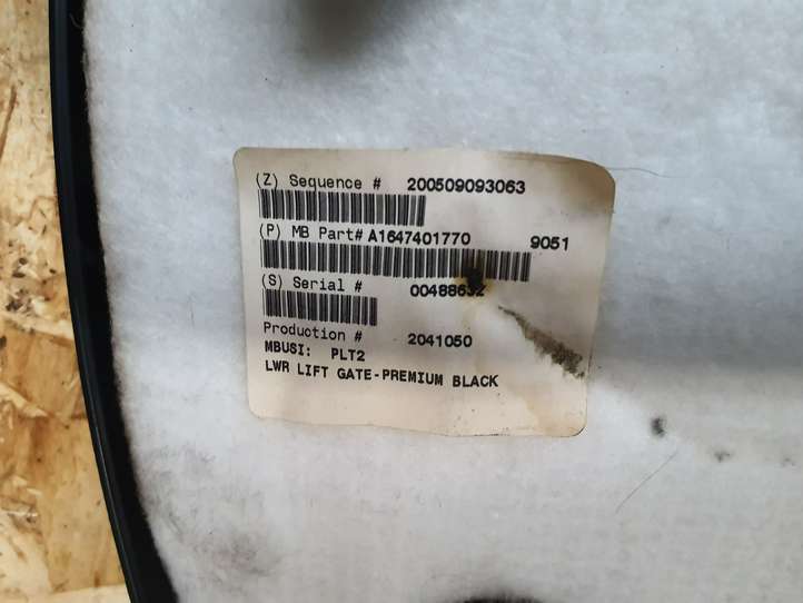 Mercedes-Benz ML W164 (2005 - 2011)  A1647401770 Обшивка крышки багажника