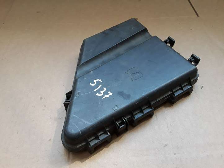 Cadillac SRX (2003 - 2006)  25773021 Крышка ящика предохранителей