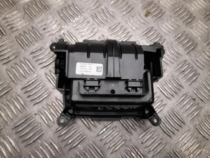 Audi A4 S4 B9 8W (2019 - ) 8W1863084 Задняя пепельница — фото 5