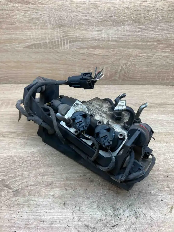 BMW 5 E60 E61 (2004 - 2010) 6760840 Клапанный блок активного стабилизатора — фото 1