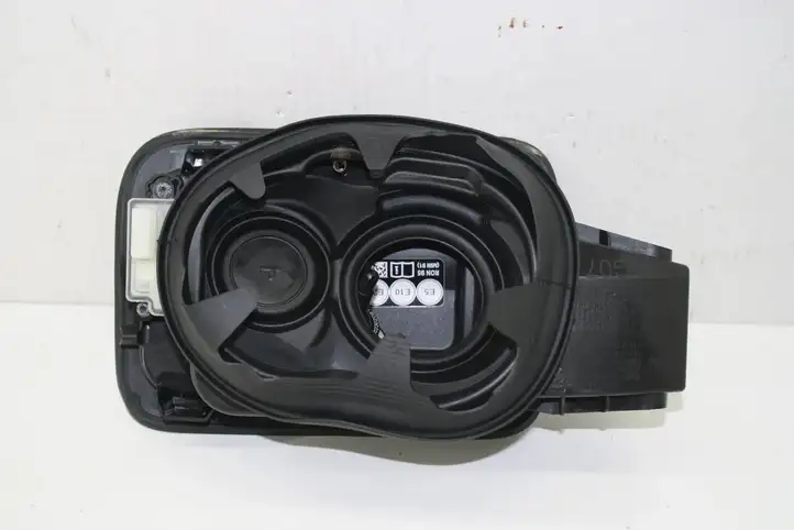 BMW X7 G07 (2018 - ) 7440020 Замок крышки топливного бака — фото 3