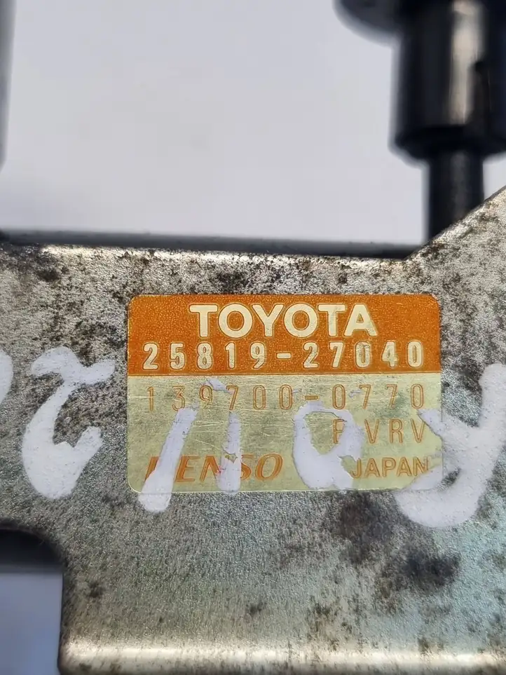 Toyota RAV 4 (XA20) (2000 - 2005) 2581927040 Вакуумный клапан двигателя — фото 1