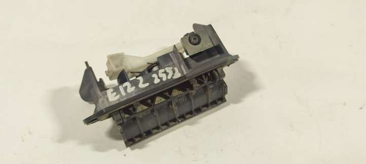 Toyota Corolla E120 E130 (2000 - 2004)  6902302010 Ручка задней крышки