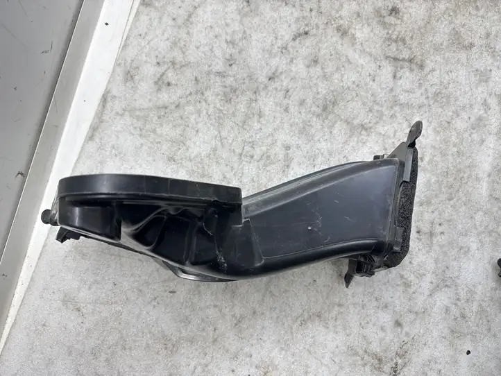 Tesla Model Y (2019 - 2024) 149913700C Воздуховод салонного фильтра — фото 3
