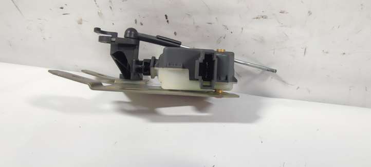 Volkswagen Touareg I (2002 - 2010)  3B0959781C Привод замка задней двери