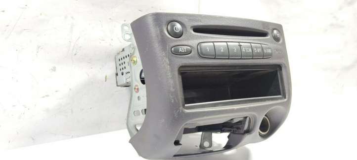 Toyota Yaris Verso (1999 - 2005)  8612052030 CD/DVD чейнджер