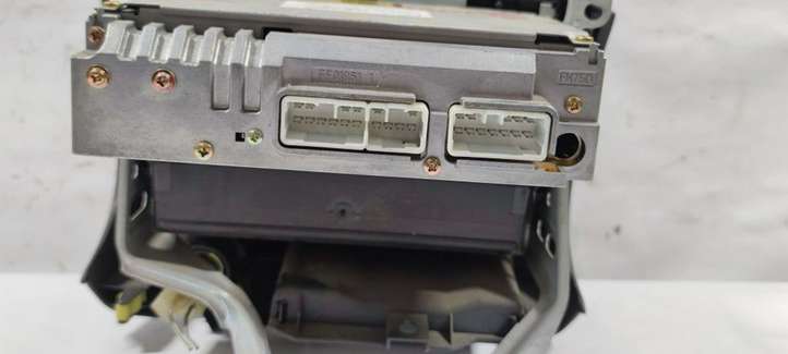 Toyota Yaris Verso (1999 - 2005)  8612052030 CD/DVD чейнджер