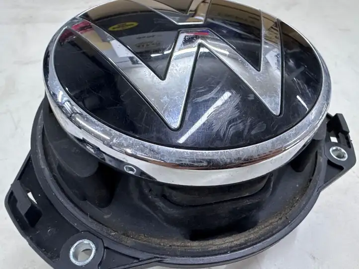 Volkswagen (2015 - 2023) 3G0827469JB Ручка багажника с камерой — фото 2