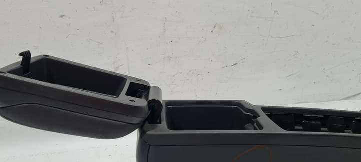 Volvo V50 (2004 - 2008)  39876141 Подлокотник