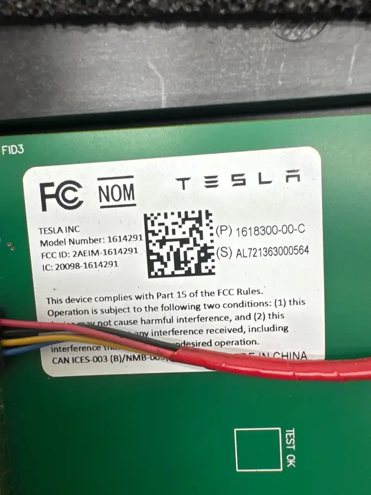 Tesla Model S (2021 - ) 161830000C Верхняя обшивка стойки B — фото 7