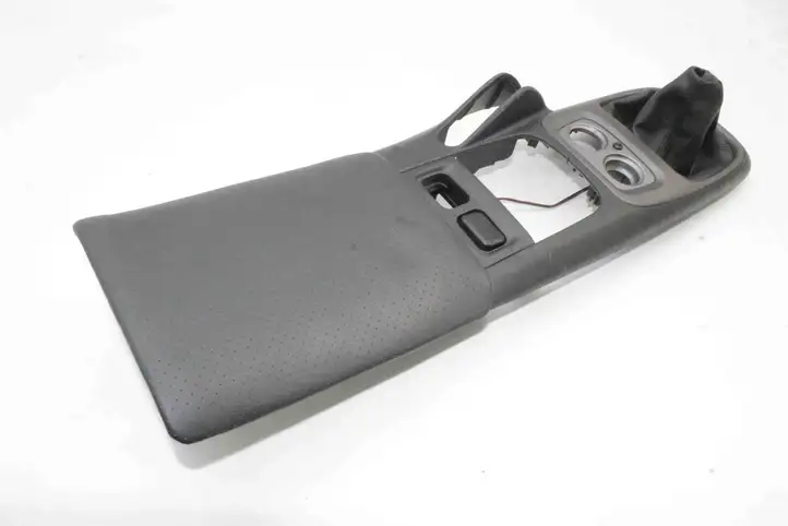 Honda S2000 (2003 - 2009) 83402S2AZZ10 Другая деталь консоли (туннеля) — фото 4
