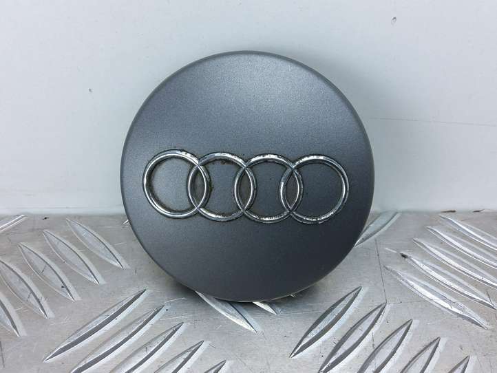 Audi A4 (2004 - 2009)  8D0601170 Заводская крышка (крышки) от центрального отверстия колеса
