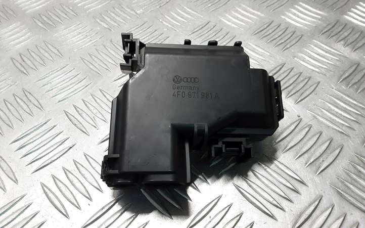 Audi A6 (2004 - 2008)  4F0941824 Узел подключения плюсовых проводов