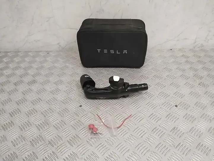 Tesla Model Y (2019 - 2024) 151441100J Комплект буксировочного крюка — фото 4