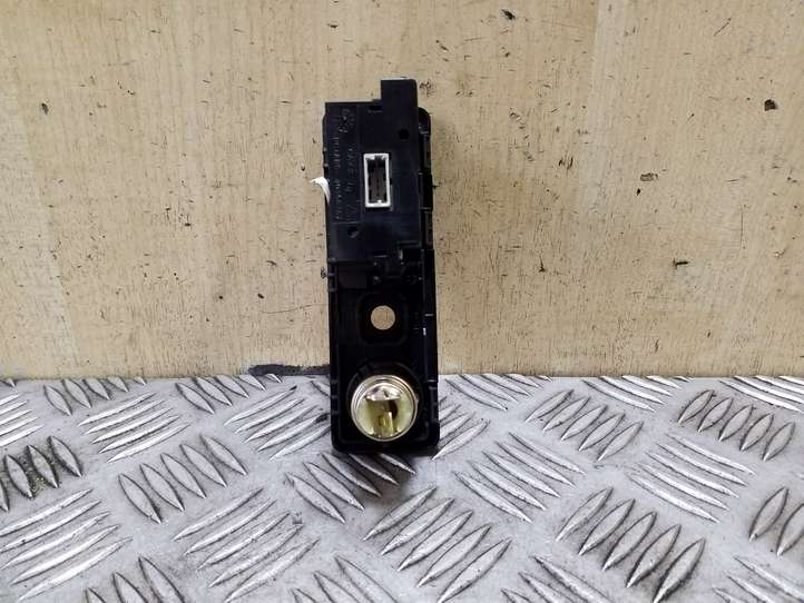 Jaguar XF X250 (2007 - 2015)  AW9319C166AA Разъем USB