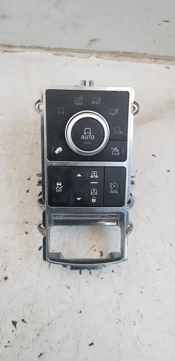 Land Rover Range Rover L405 (2012 - 2017) EPLA14B596 Включатель регулировки высоты / жесткости ходовой части — фото 1