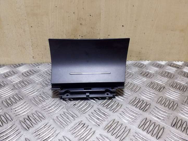 Skoda Octavia Mk2 (1Z) (2004 - 2013)  1Z1863077A Пепельница