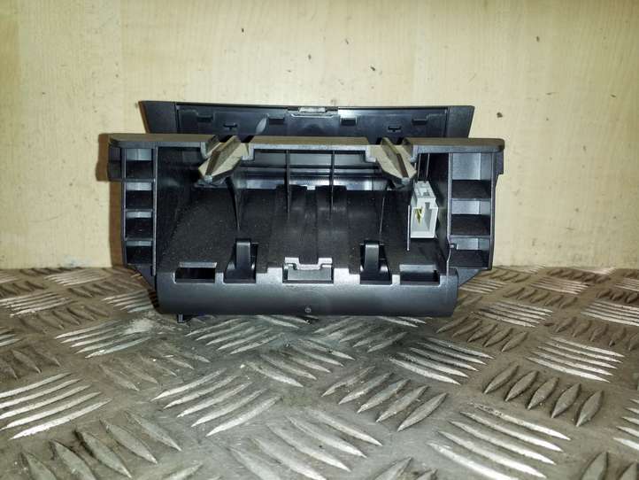 Skoda Octavia Mk2 (1Z) (2004 - 2013)  1Z1863077A Пепельница