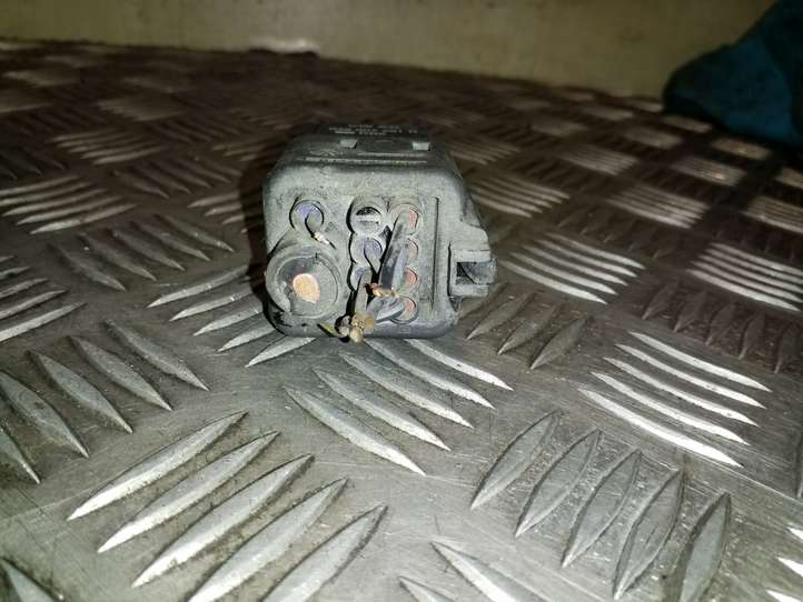 Skoda Octavia Mk2 (1Z) (2004 - 2013)  0281003038 Реле подогрева свеч