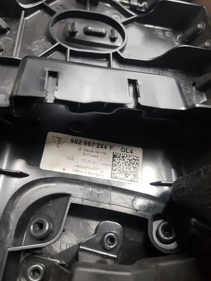 Porsche 911 992 (2019 - ) 992867244F Верхняя обшивка стойки B — фото 6