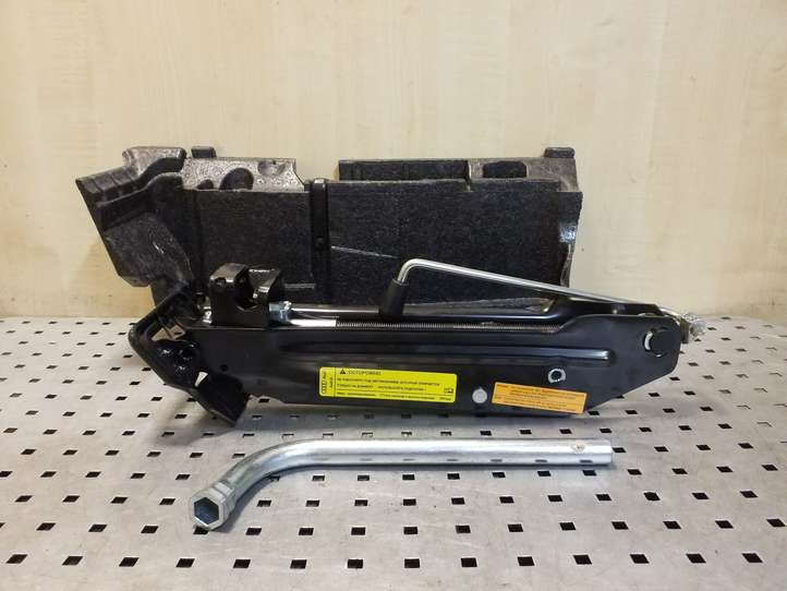 Audi Q5 (2008 - 2012)  8N0012219 Комплект инструментов