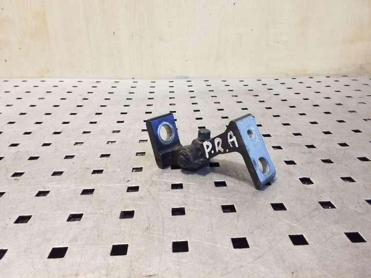 Audi Q5 (2008 - 2012)  8K0831402B Нижняя петля передней двери