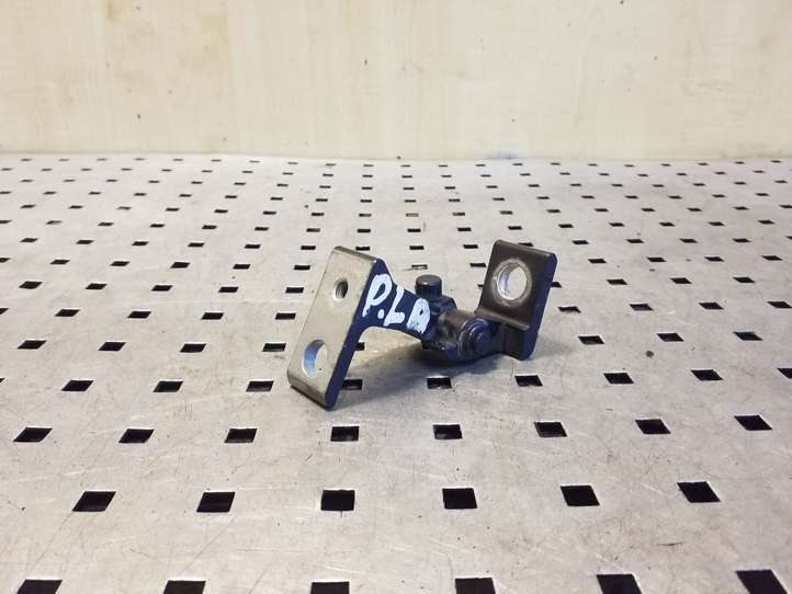 Audi Q5 (2008 - 2012)  8K0831401B Нижняя петля передней двери