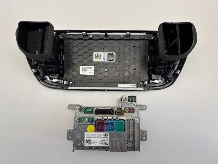 Chrysler Pacifica (2016 - ) P68580284AA Магнитола / мультимедийная система — фото 6