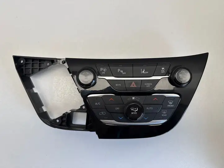 Chrysler Pacifica (2016 - ) P7AS341X8AA Блок управления кондиционером — фото 1