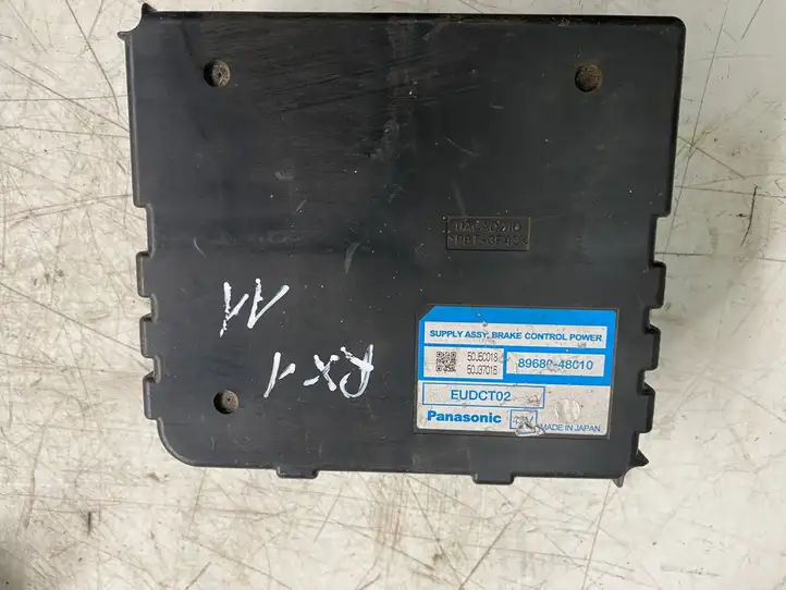 Lexus RX 330 - 350 - 400H (2008 - 2012) 8968048010 Блок управления стояночным тормозом (EPB) — фото 1