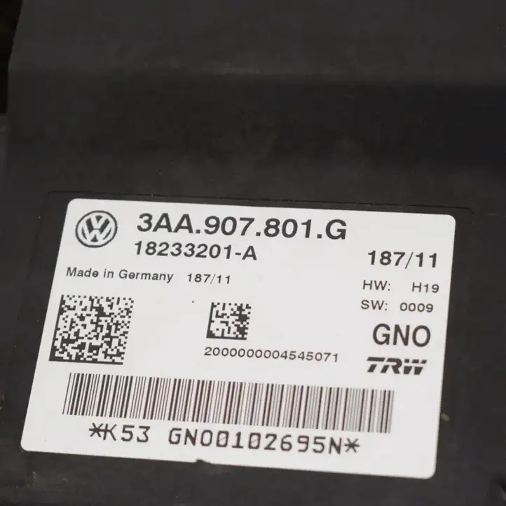 Volkswagen PASSAT B7 (2011 - 2014) 3AA907801G Блок управления стояночным тормозом (EPB) — фото 3