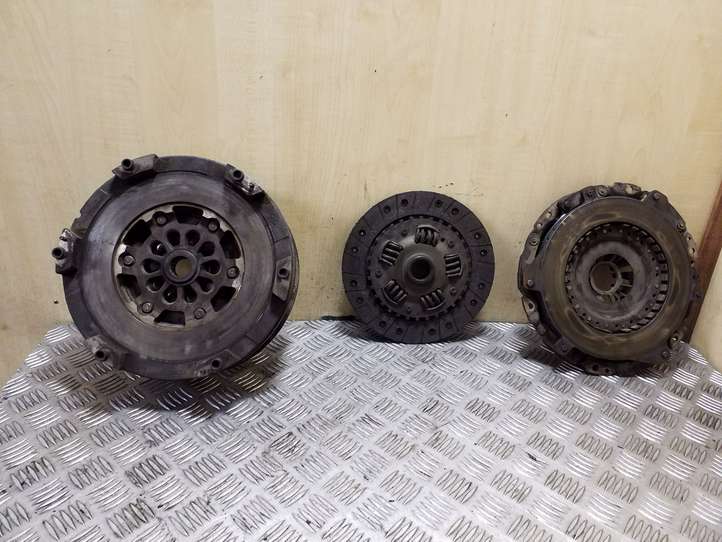 Audi A4 (2007 - 2011)  0B4141117 Комплект сцепления