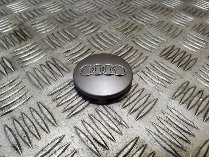 Audi A4 (2007 - 2011)  4B0601170 Заводская крышка (крышки) от центрального отверстия колеса