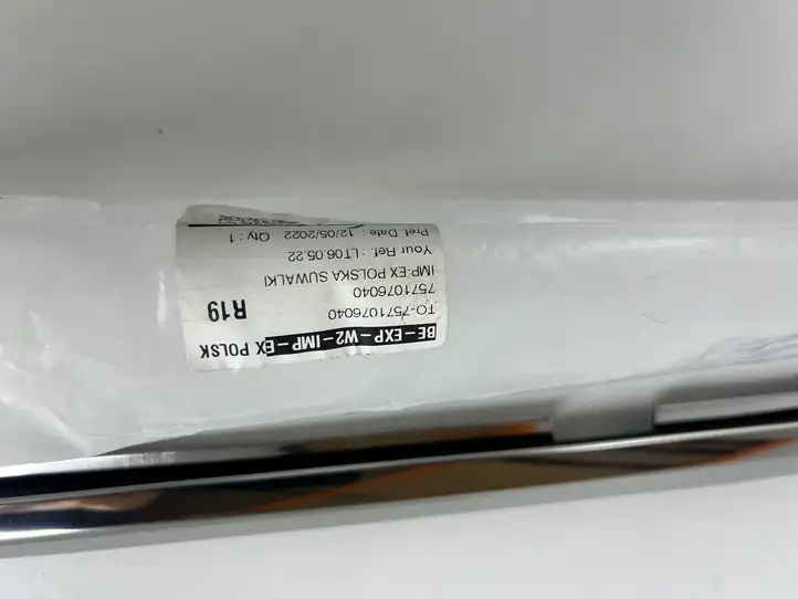 Lexus UX (2020 - ) 7571076040 Накладка стекла двери — фото 1