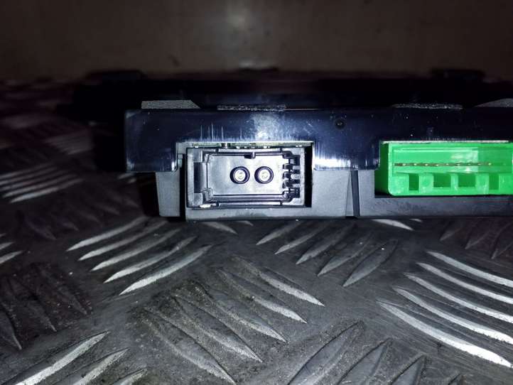 Volvo XC70 (2007 - 2013)  30797715 Экран/ дисплей / маленький экран