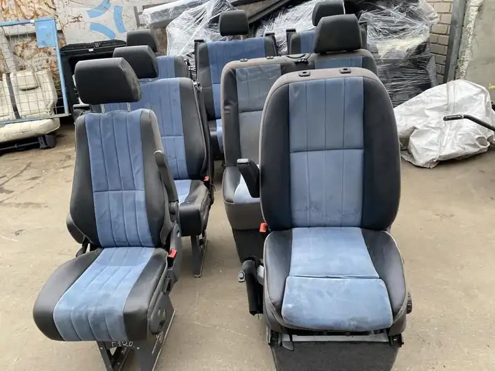 Mercedes-Benz Sprinter W907 W910 (2018 - ) Третий ряд сидений — фото 1