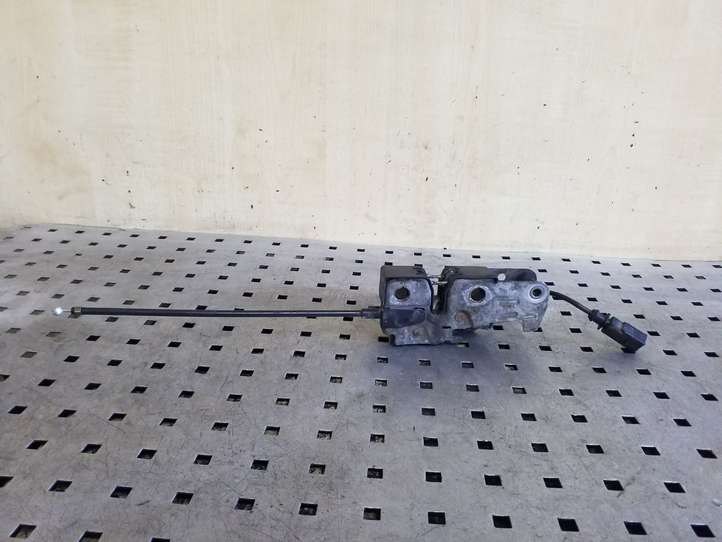 Skoda Yeti (2013 - 2018)  5L0823509B Замок капота
