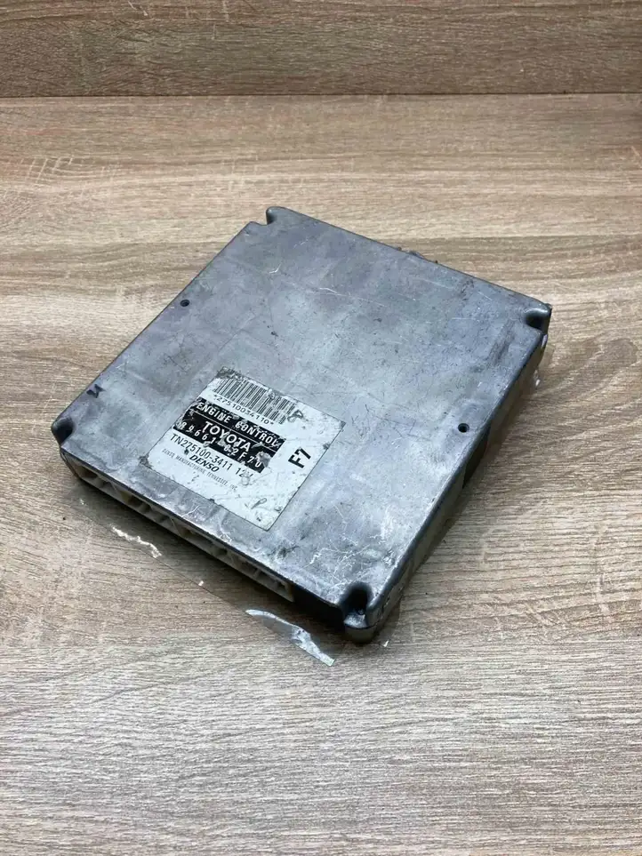 Toyota Corolla E120 E130 (2000 - 2004) 8966102F70 Блок управления двигателем (ECU) — фото 2