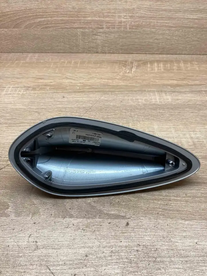 BMW 3 F30 F35 F31 (2012 - 2018) 9253667 Крышка GPS-антенны — фото 1