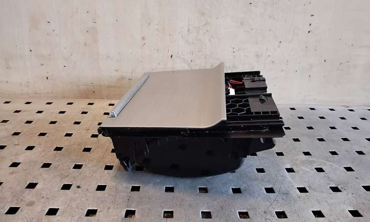 Skoda Octavia Mk4 (2019 - )  5E1863077 Пепельница