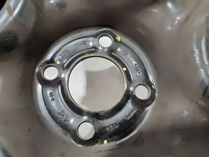 Dacia Sandero III (2016 - ) 403008531R Кованый диск R16 — фото 1
