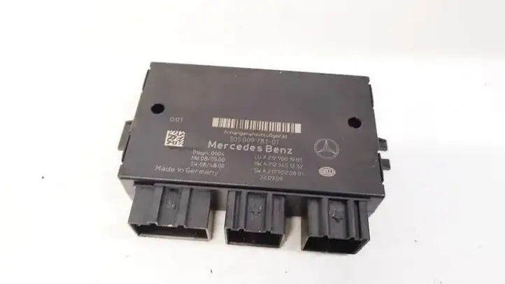 Mercedes-Benz C W204 (2007 - 2014) A2129001901 Реле крюка для прицепа — фото 1