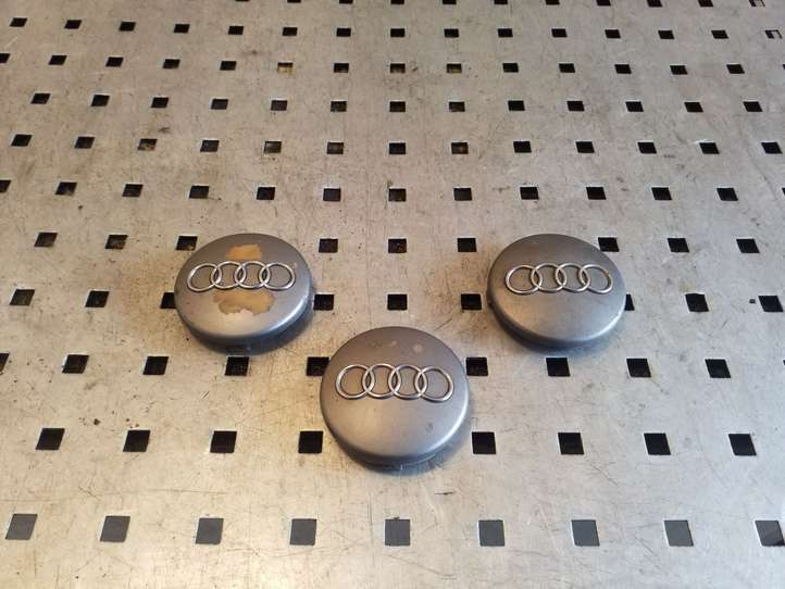 Audi A3/S3 8P (2004 - 2008)  4B0601170 Заводская крышка (крышки) от центрального отверстия колеса