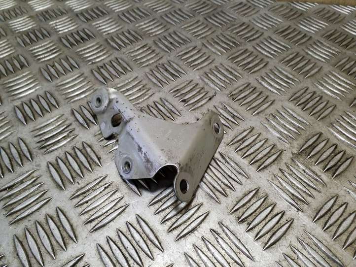 Audi Q7 (2009 - 2015)  4L0821135 Держатель крыла