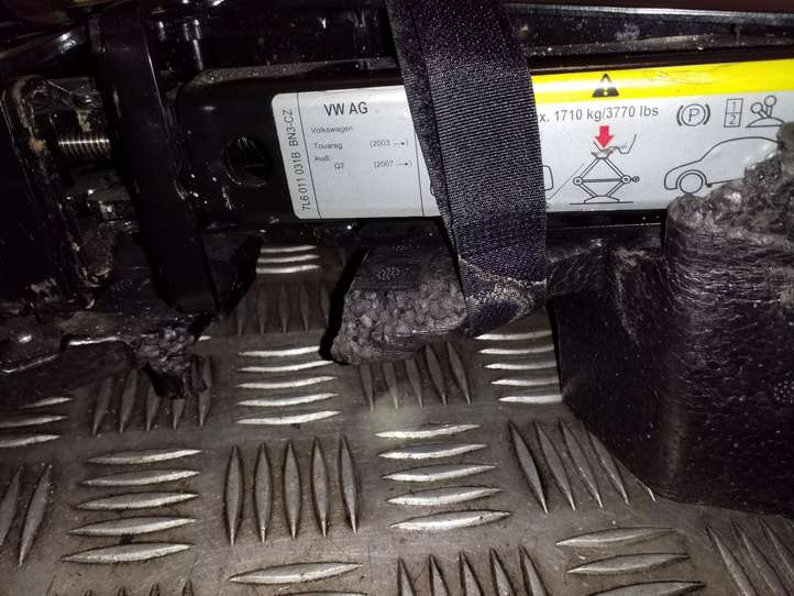 Audi Q7 (2009 - 2015)  4L0011075 Комплект инструментов
