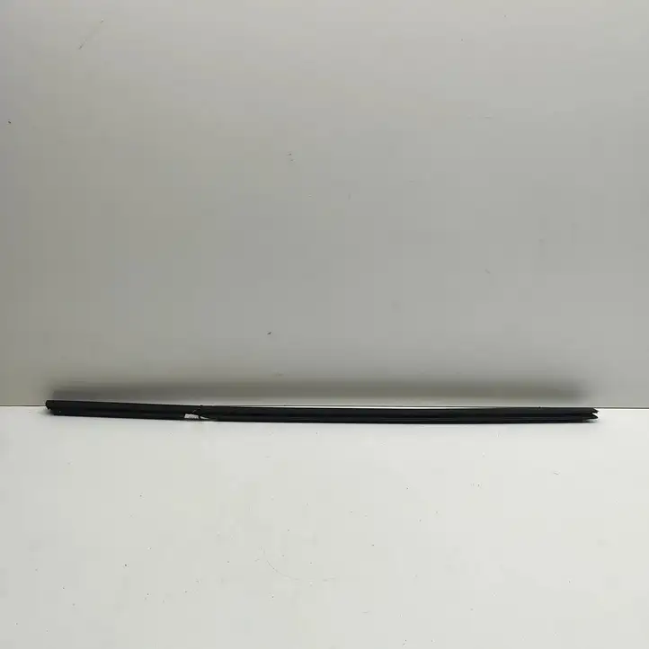 Tesla Model Y (2025 - ) 202280499A Накладка стекла двери — фото 2