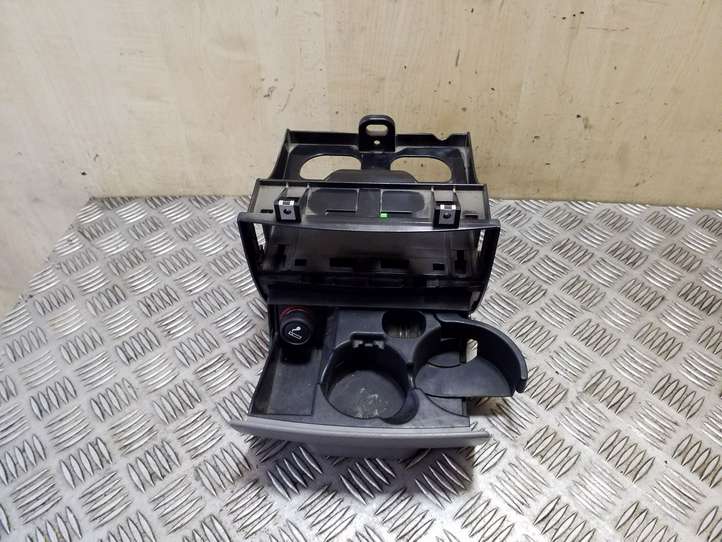Volkswagen Crafter (2006 - 2016)  9068100028 Держатель чашки
