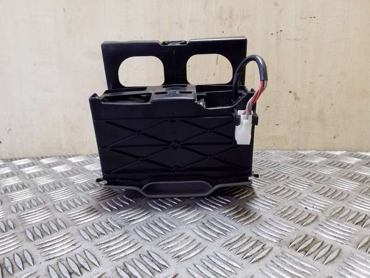 Volkswagen Crafter (2006 - 2016)  9068100028 Держатель чашки
