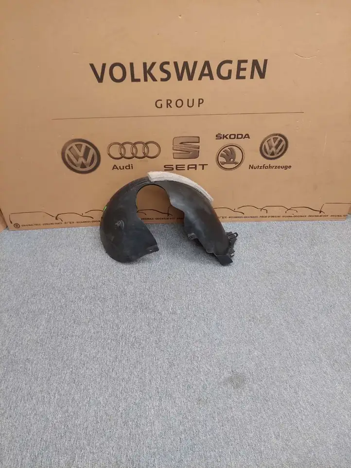 Volkswagen Golf VII (2013 - 2019) 5G0805978D Кронштейн переднего подкрылка — фото 1