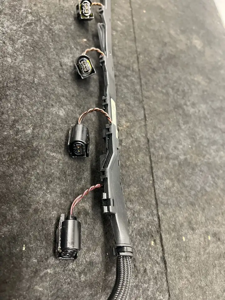 BMW 3 E90 E91 (2005 - 2012) 756070504 Проводка топливных форсунок — фото 2